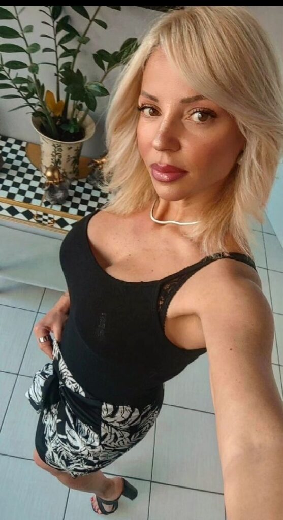 natty-by-aggelos-women-haircut-45